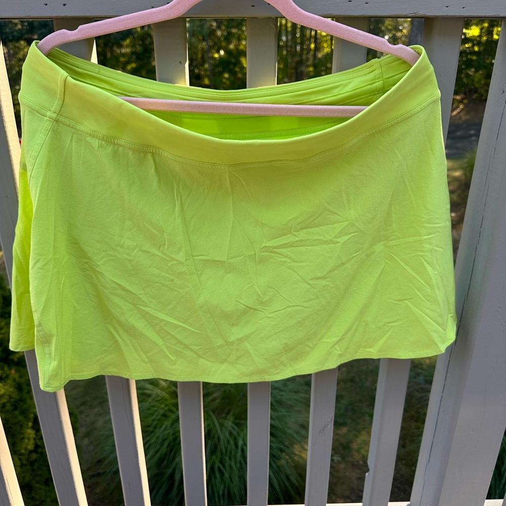 Lululemon lightweight tennis skirt as 14 in sour grape NEW